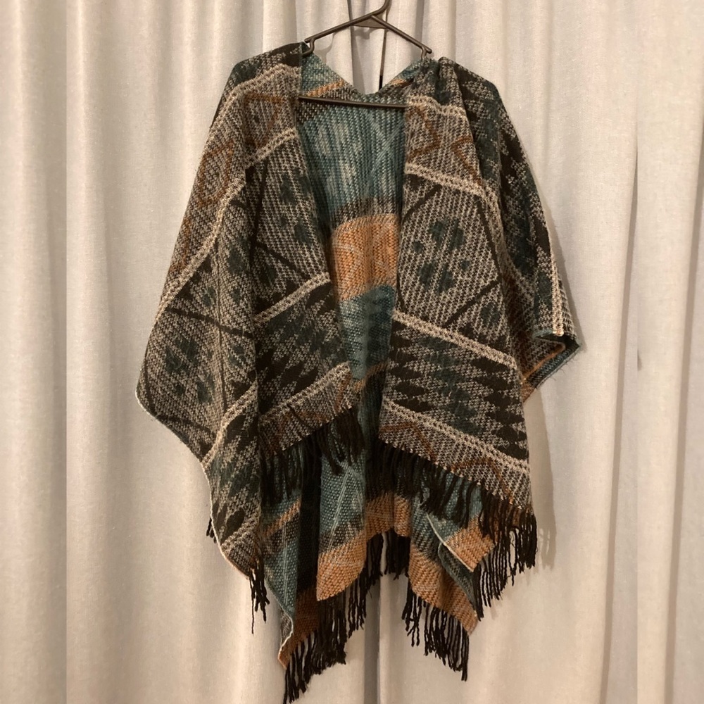 Thrifted super soft Poncho with tassel - one size. Perfect piece for layering